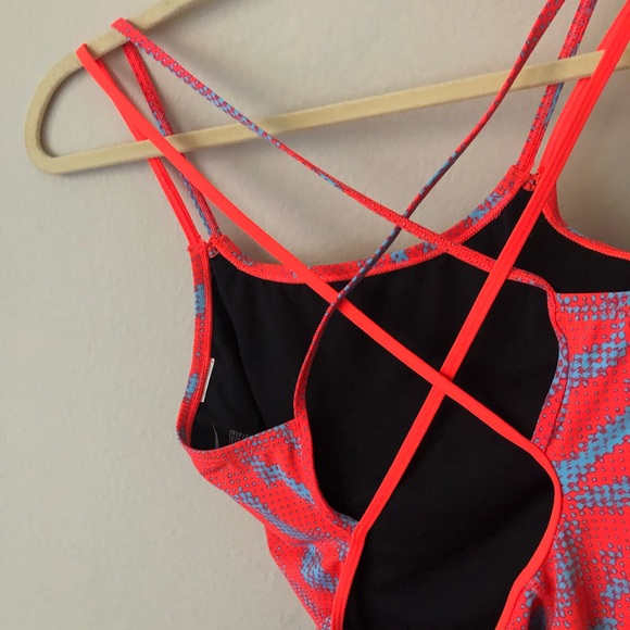 COPY - Nike HydraStrong Spiderback 1-Piece Swimsuit Size 10 - Picture 9 of 10